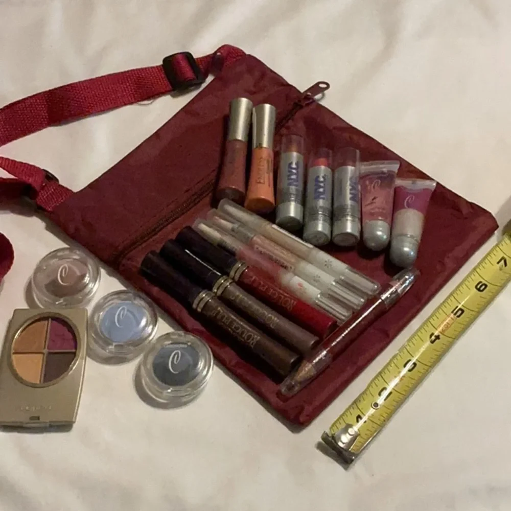 NEW 18 piece Assorted Women’s Makeup Kit in Burgundy - Mixed Brand Collection - Picture 2 of 5